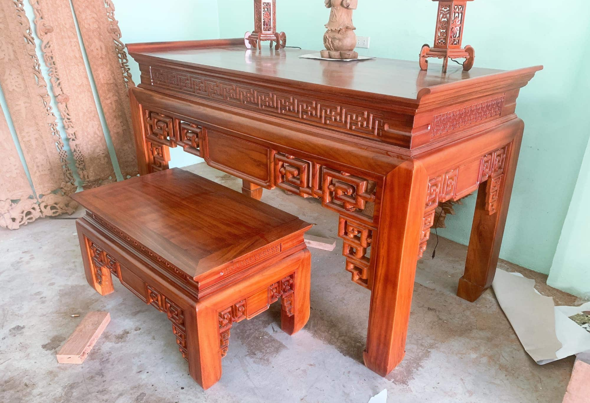 Cách nhận biết bàn thờ gỗ gõ đỏ